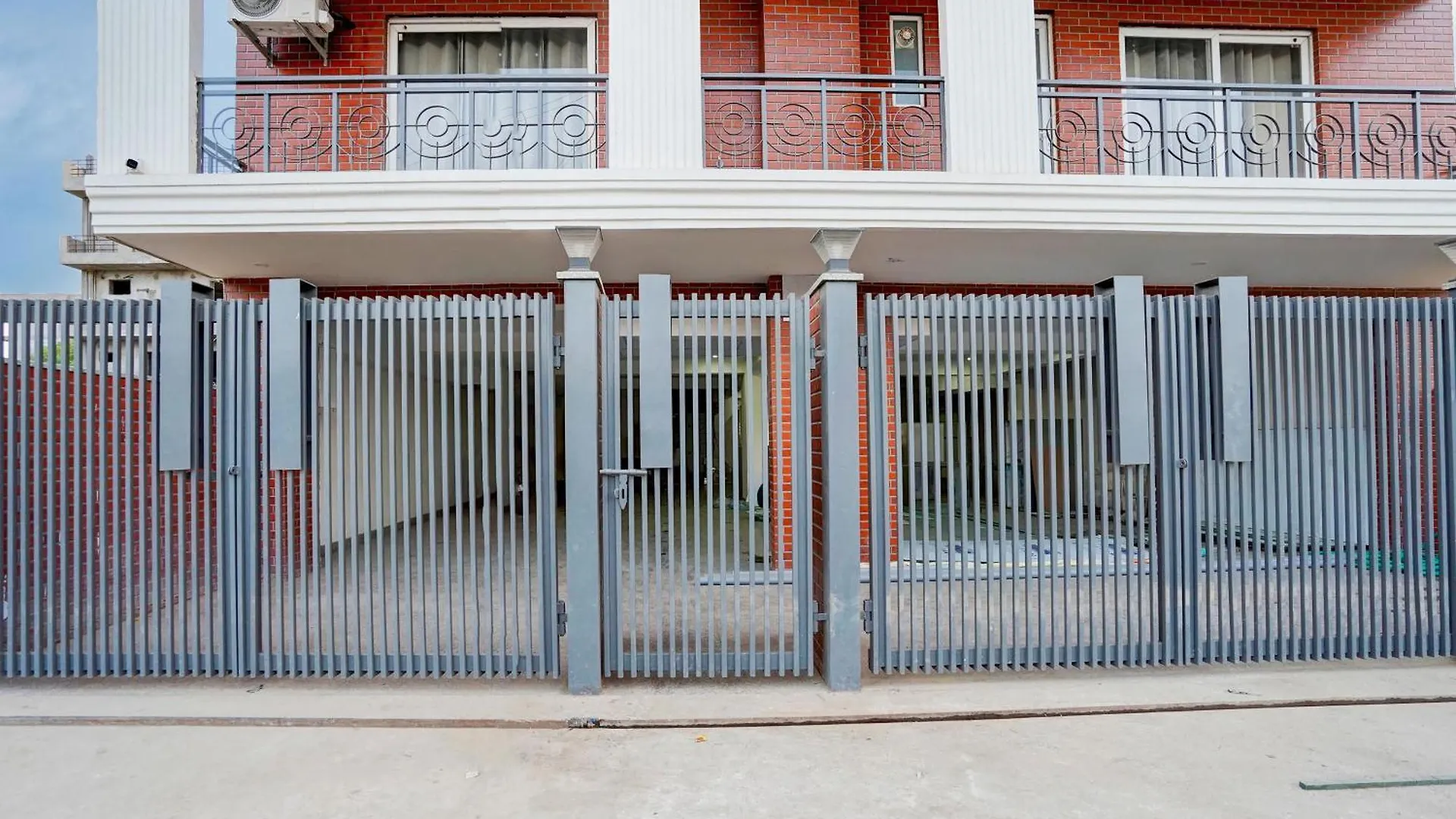 Ys Upscale Residency Hotel Gurgaon 3*,  India