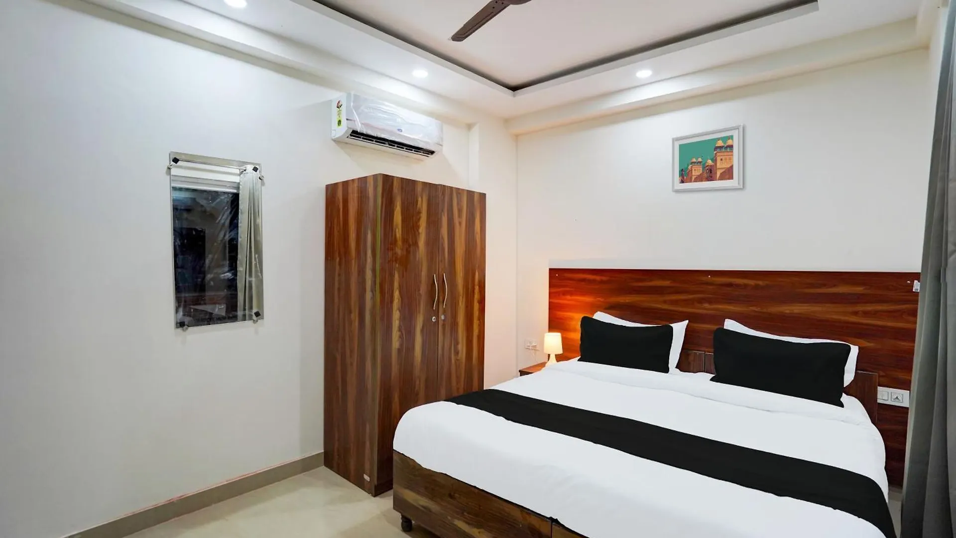 Ys Upscale Residency Hotel Gurgaon 3*,