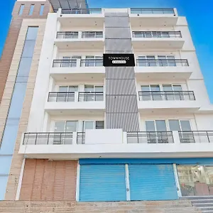 Townhouse Sector 62 Near World Hotel
